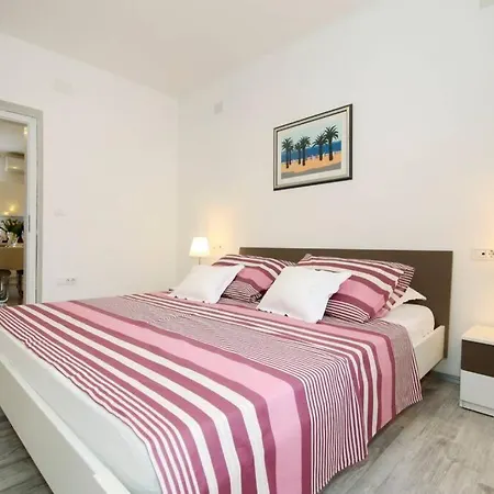 Buki **** Lejlighed *