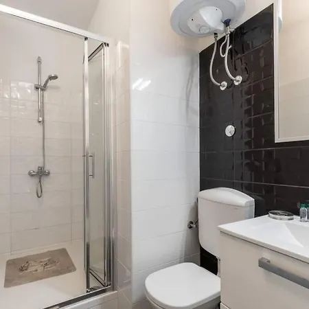 Buki **** Lejlighed *