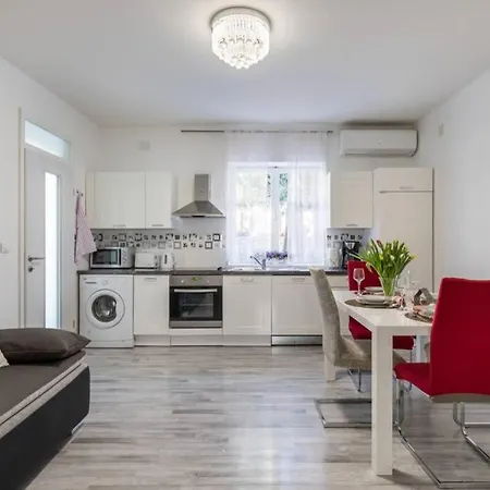 Buki **** Apartment Split